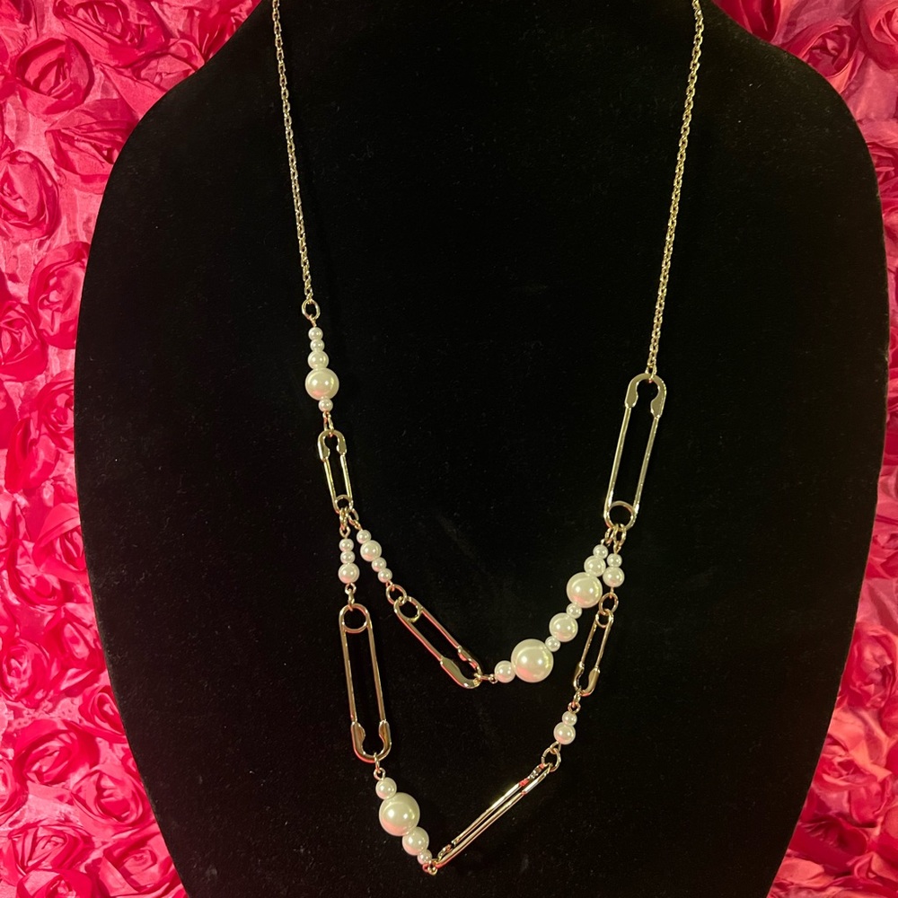 Gorgeous BCBGeneration gold colored and pearl paper
clip necklace